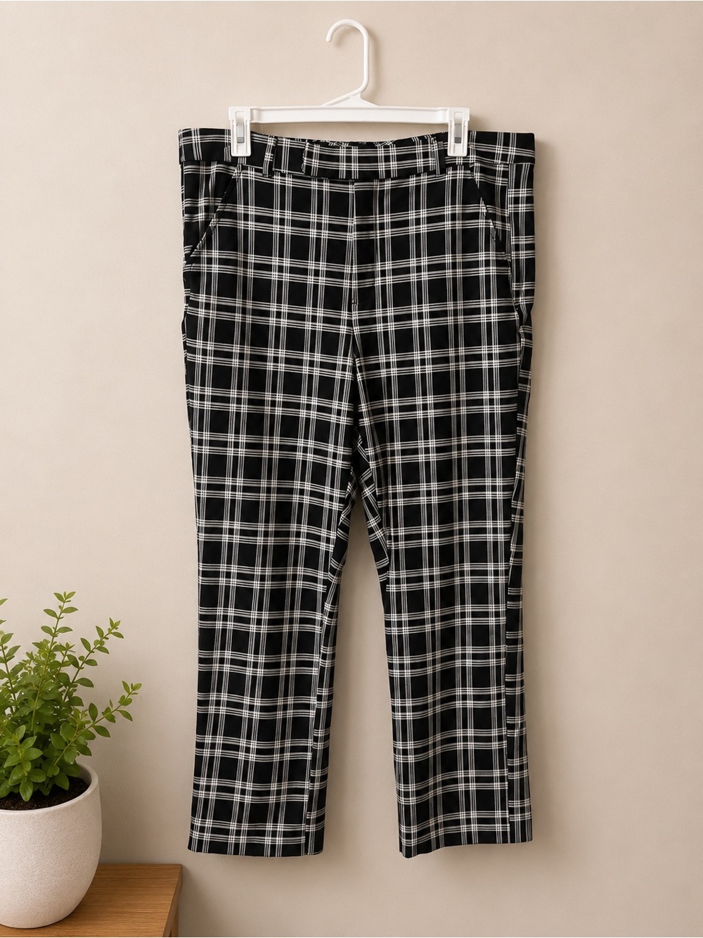 Black & White Plaid Straight-Leg Pants